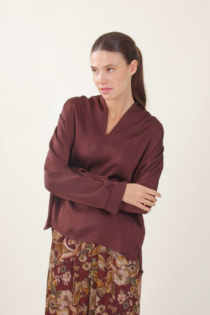 V NECK BLOUSE WITH DRAPES 