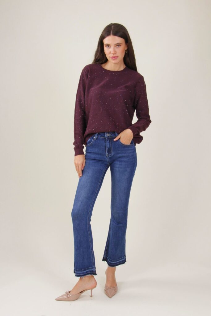 FLARED JEANS WITH FRAYED HEM 