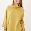 MAGLIA A COLLO ALTO CON TASCHE FRONTALI E MANICHE A 3/4 - Ocra, TU