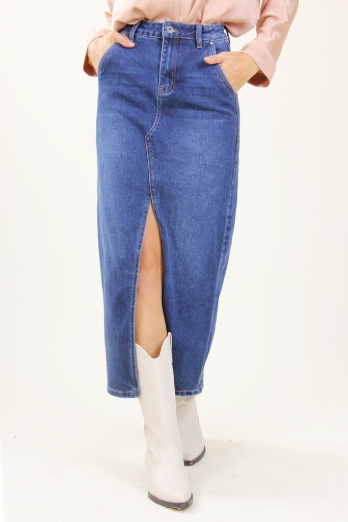 DENIM SKIRT WITH A SLIT 