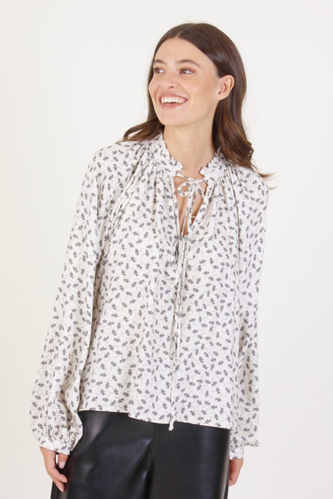 BLUSA IN VISCOSA CON FOGLIE 