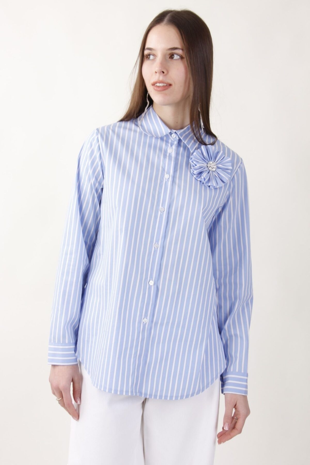 CAMICIA A RIGHE CON COCCARDA