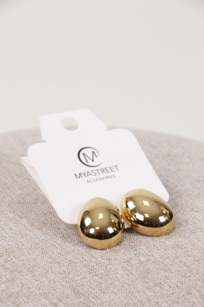 GOLD-TONE STUD EARRINGS 