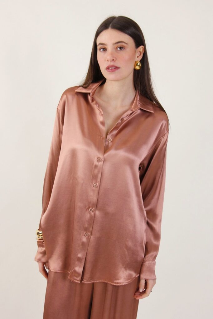 OVERSIZED SATIN SHIRT. 